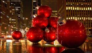 huge-christmas-balls- Wallpaper