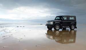 Land Rover on the beach Wallpaper