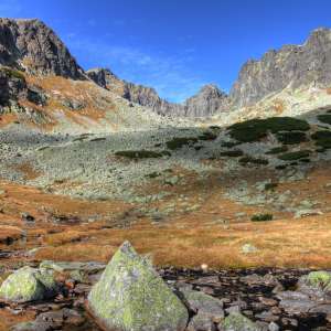 Empty Valley Wallpaper