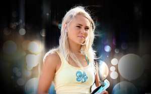 Anna Sophia Robb Wallpaper