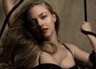Amanda Seyfried Sensous wallpaper